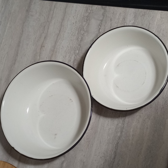 Dusty Rose Enamel Mixing Bowls - Picture 4 of 7